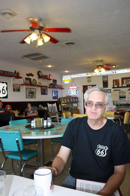 Dennis Purschwitz having a cup of coffee in his Caf&eacute